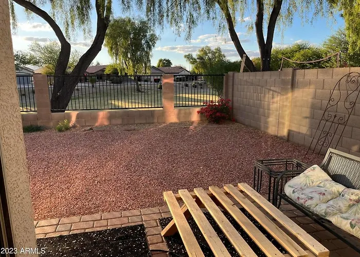 Baseball/park In North 147th Drive Holiday home *